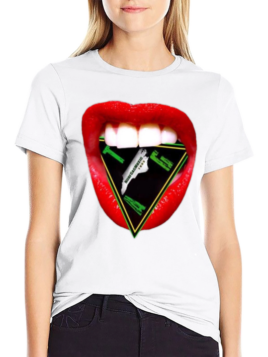 Camiseta Negra con Diseño de Boca y Triángulo