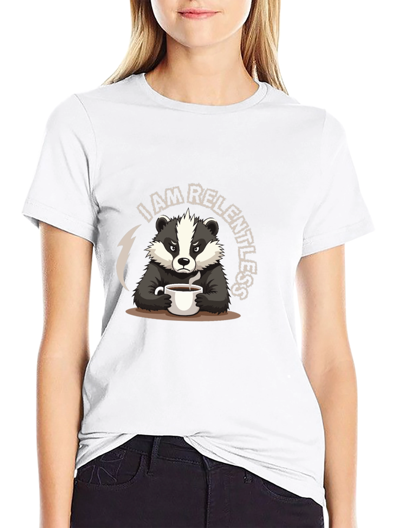 Camiseta Negra: Tejón Implacable con Café