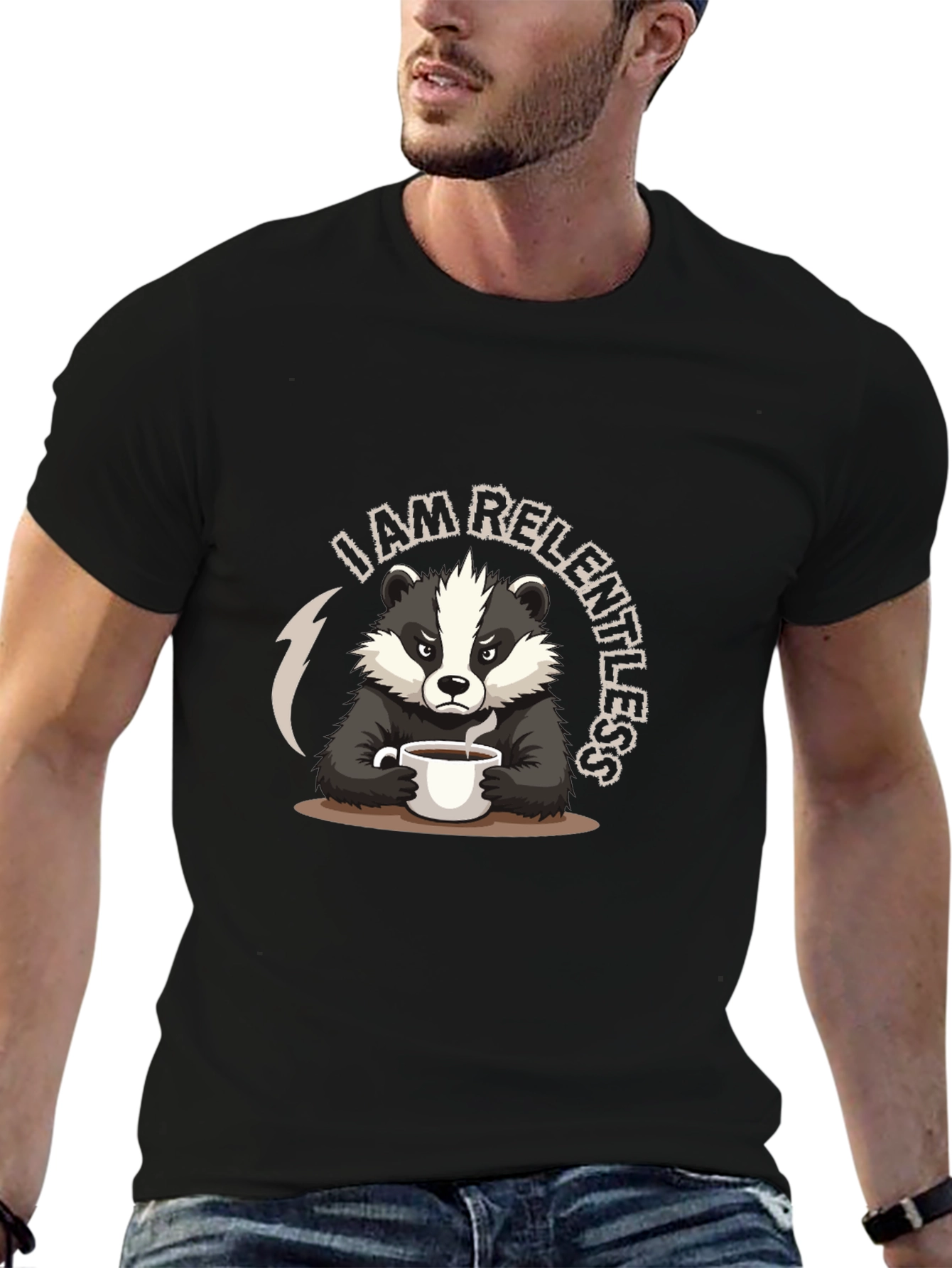 Camiseta Negra: Tejón Implacable con Café