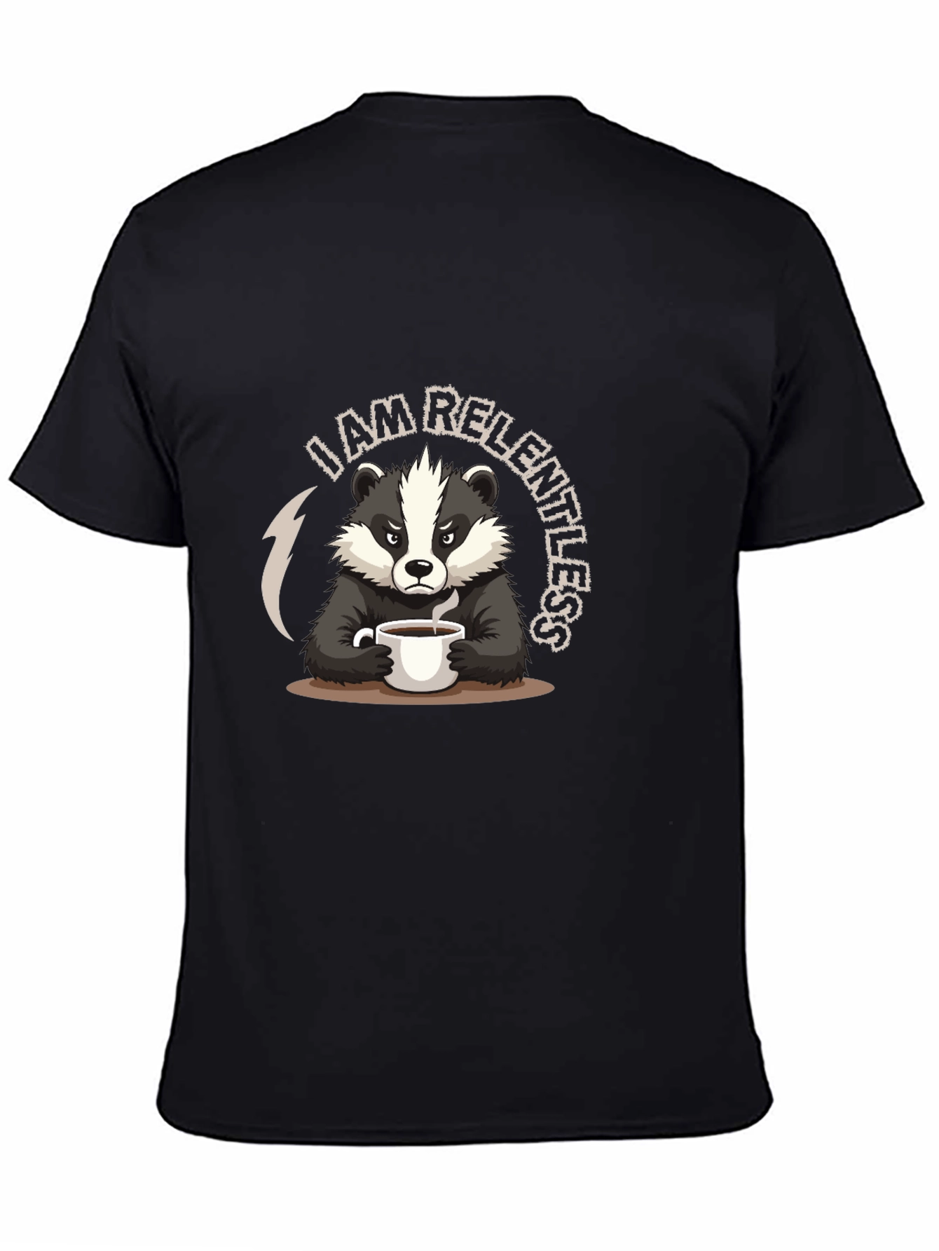Camiseta Negra: Tejón Implacable con Café