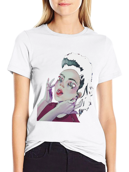 Camiseta Negra con Diseño Artístico de Mujer