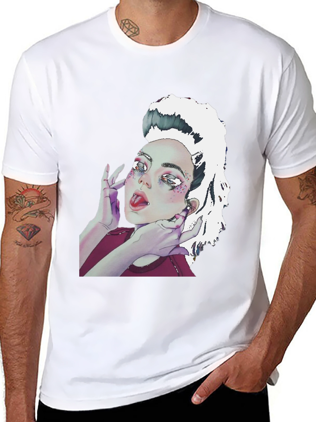 Camiseta Negra con Diseño Artístico de Mujer