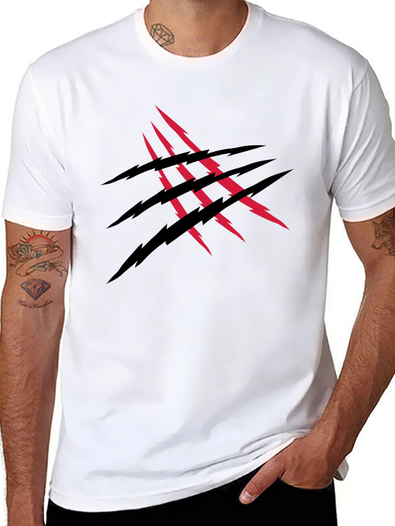 Camiseta Negra con Diseño de Garra Roja y Negra