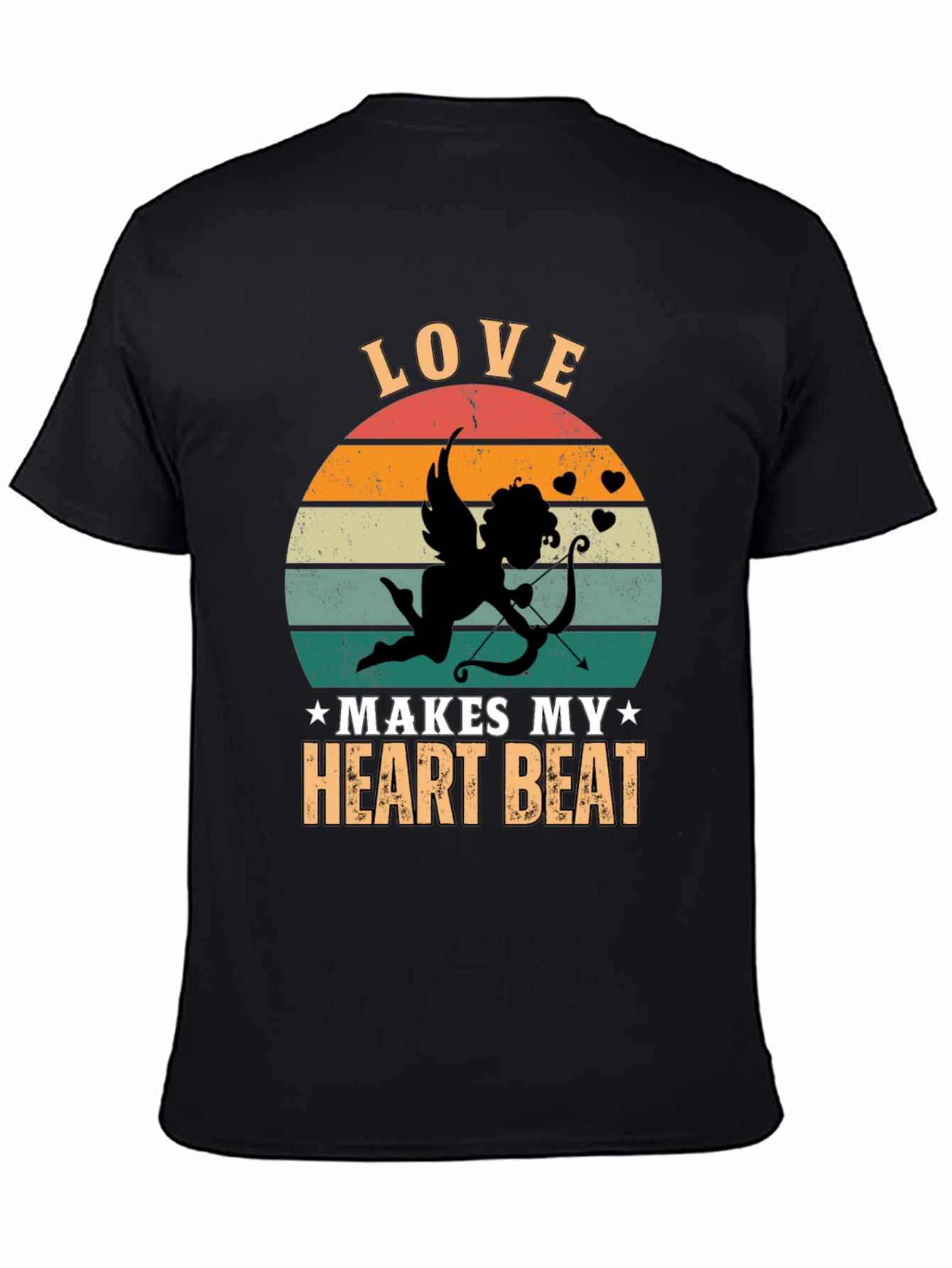 Camiseta Negra Love Makes My Heart Beat Cupido