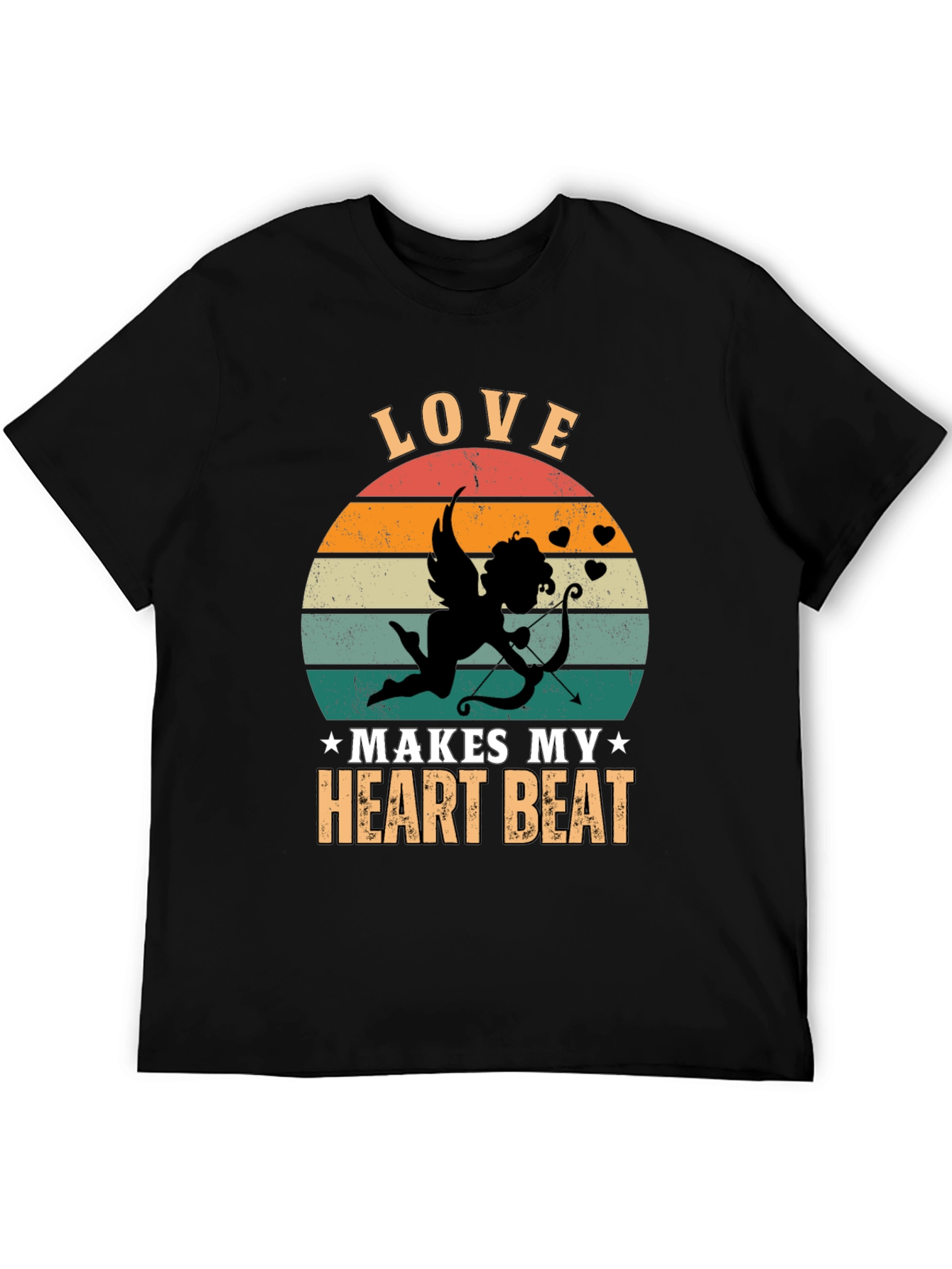 Camiseta Negra Love Makes My Heart Beat Cupido