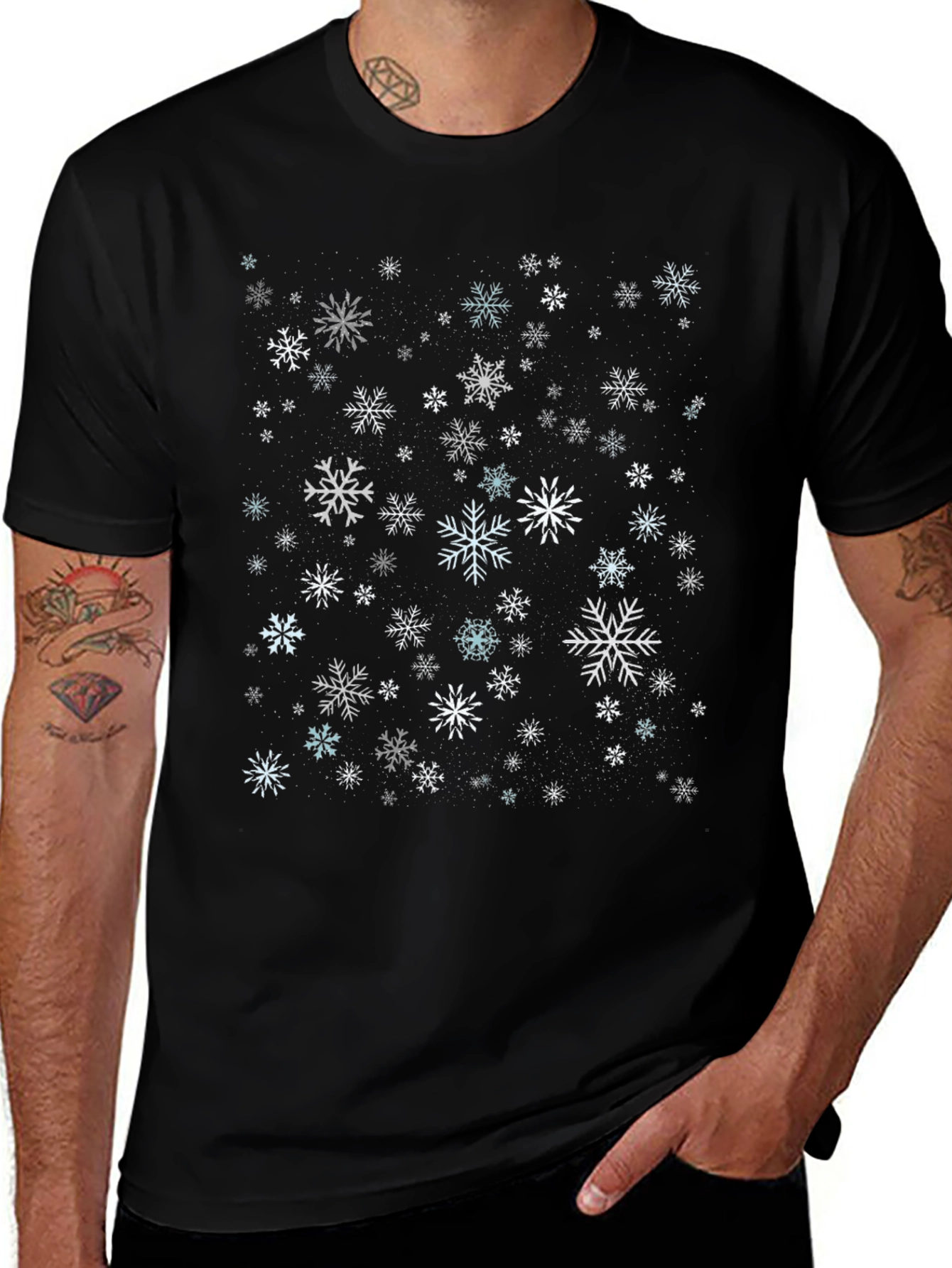Camiseta Negra con Estampado de Copos de Nieve Invernal