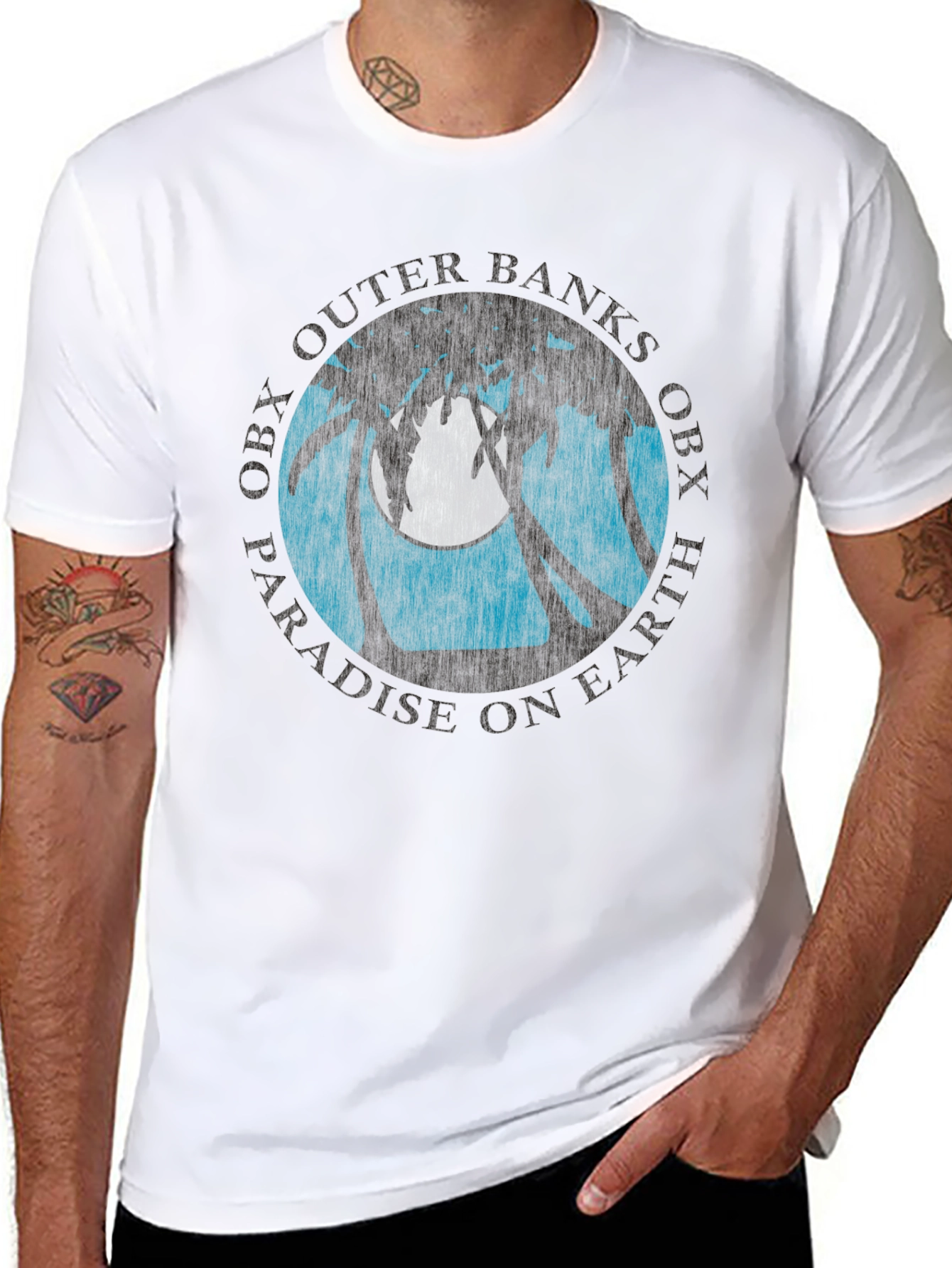 Camiseta Negra con Diseño Tropical OBX