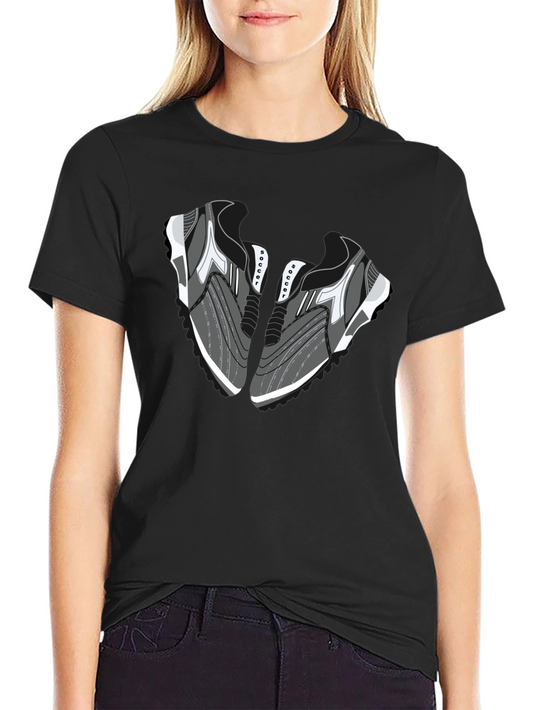 Camiseta Negra con Diseño de Zapatillas de Fútbol