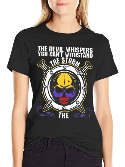 Camiseta The Devil Whispers con Diseño de Calavera