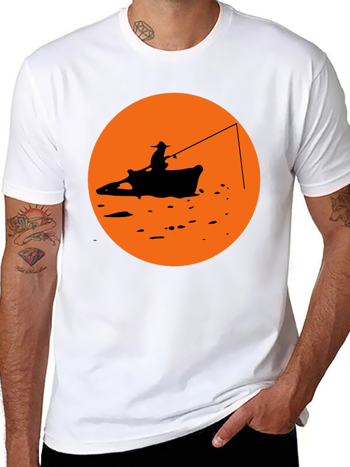 Camiseta Negra Estampado Pescador Atardecer Naranja