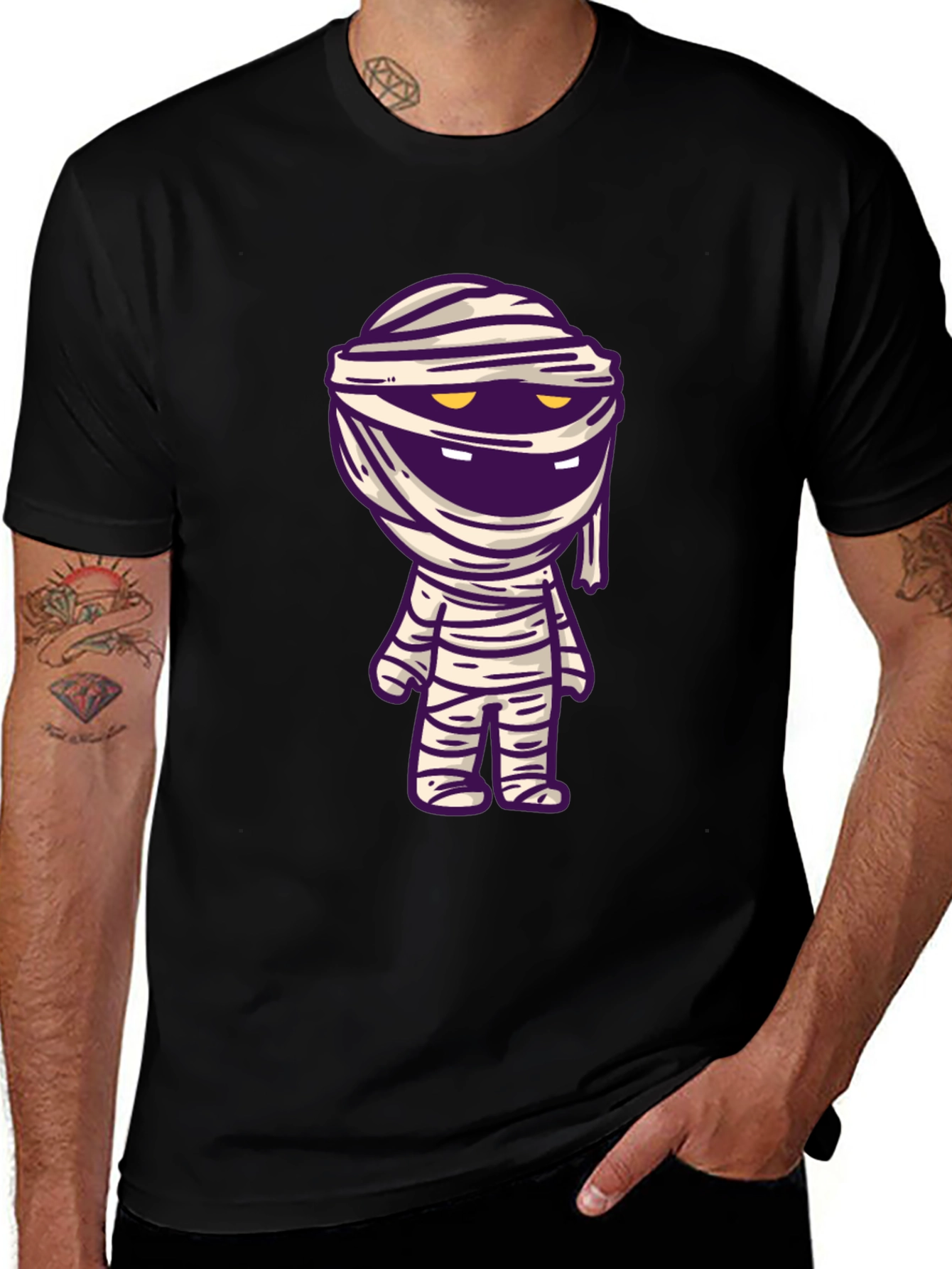 Camiseta Negra con Diseño de Momia Divertida