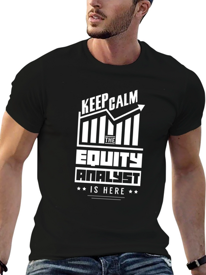 Camiseta Negra Equity Analyst - Mantén la Calma