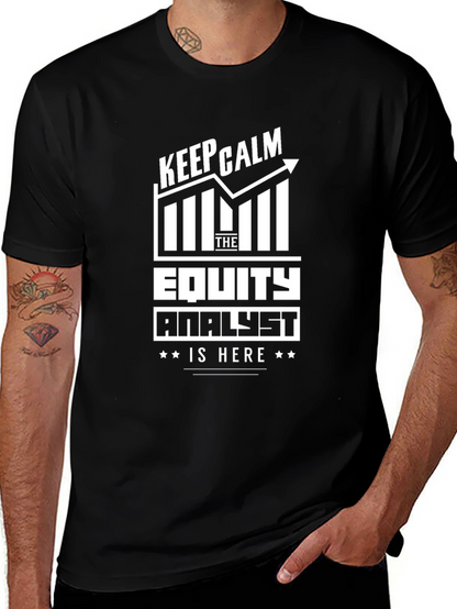 Camiseta Negra Equity Analyst - Mantén la Calma