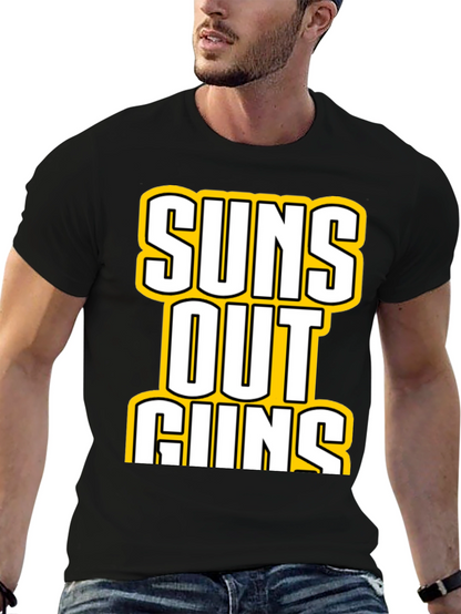 Camiseta Negra con Estampado Suns Out Guns