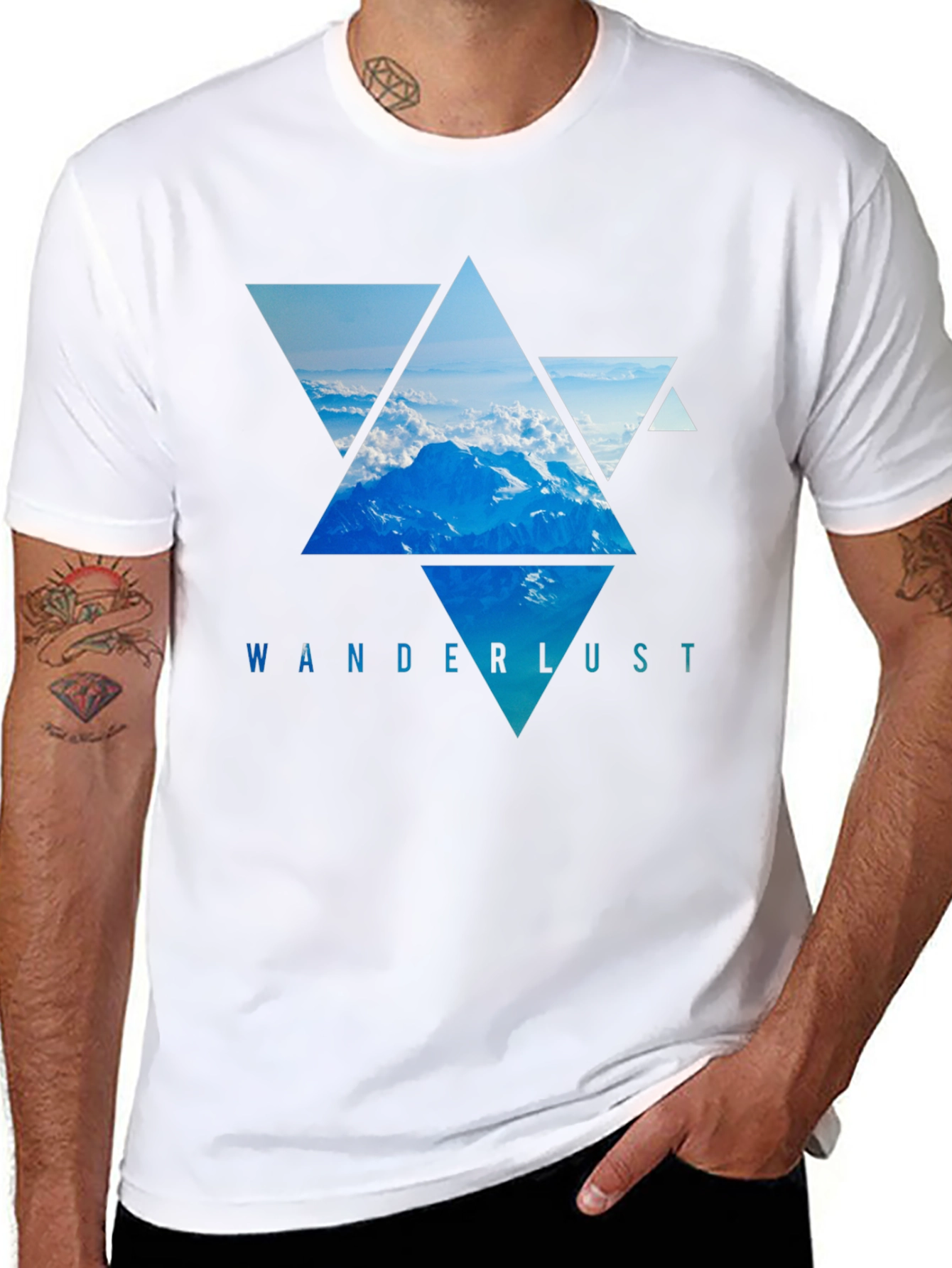 Camiseta Negra Wanderlust - Diseño Montañas Triangulares