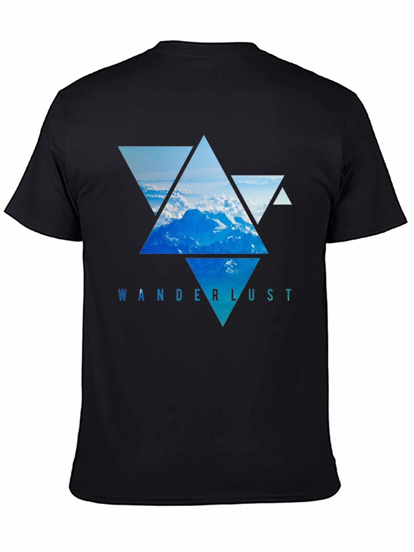Camiseta Negra Wanderlust - Diseño Montañas Triangulares
