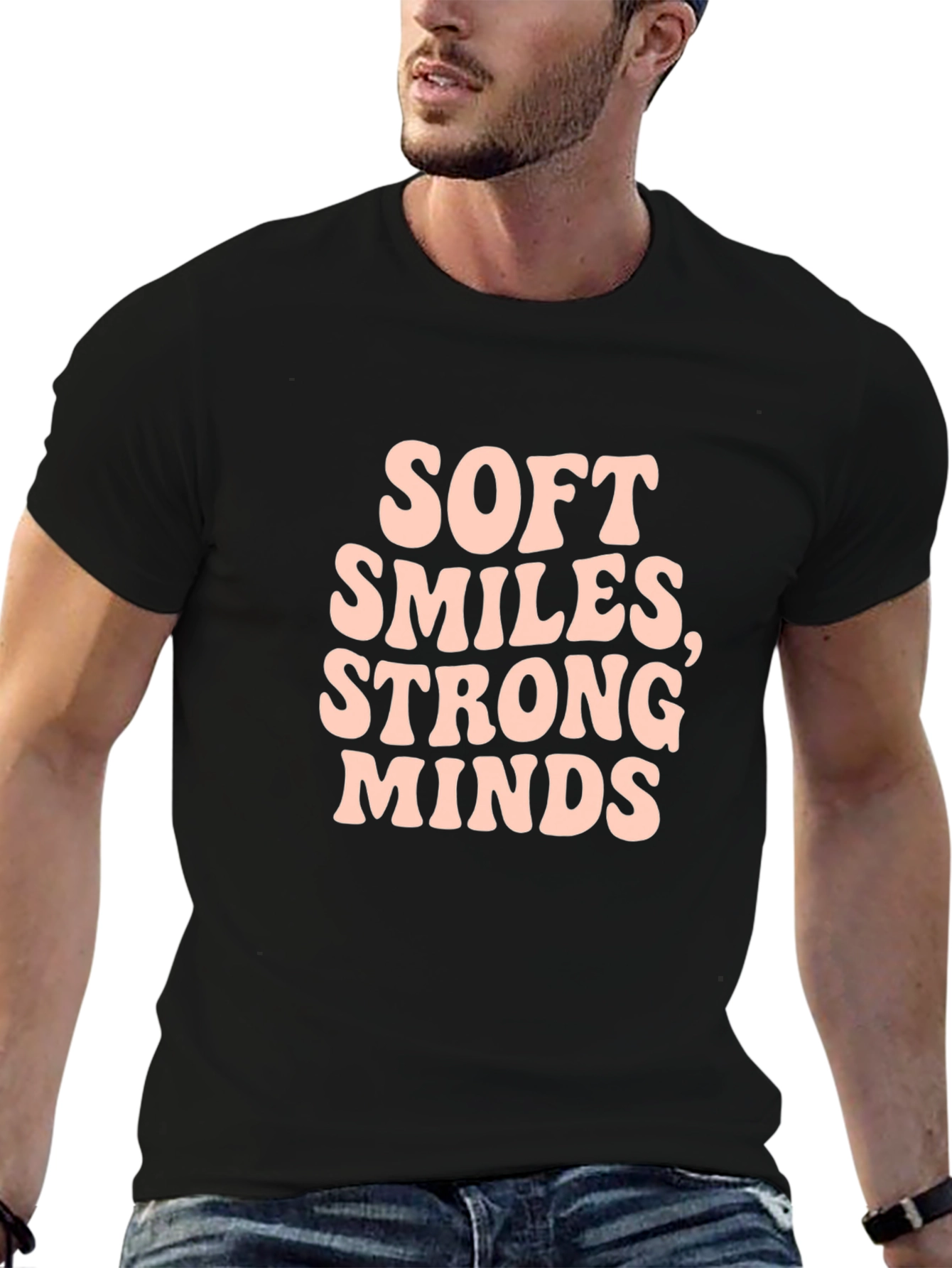 Camiseta Negra con Letras Soft Smiles Strong Minds