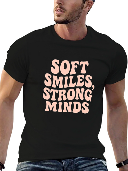 Camiseta Negra con Letras Soft Smiles Strong Minds