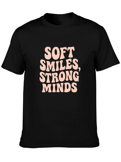 Camiseta Negra con Letras Soft Smiles Strong Minds