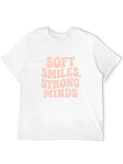 Camiseta Negra con Letras Soft Smiles Strong Minds