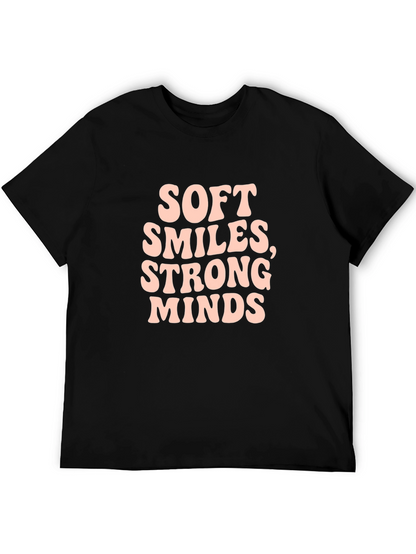 Camiseta Negra con Letras Soft Smiles Strong Minds
