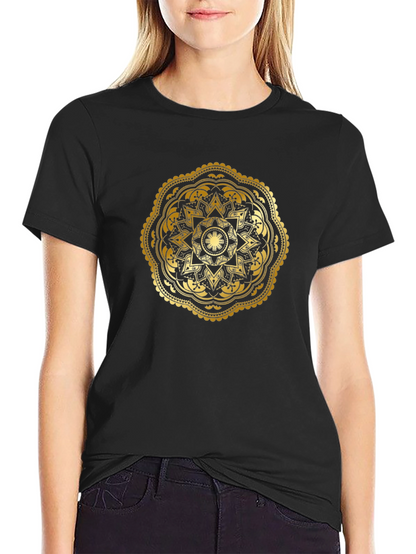 Camiseta Negra con Mandala Dorada - Estilo Único