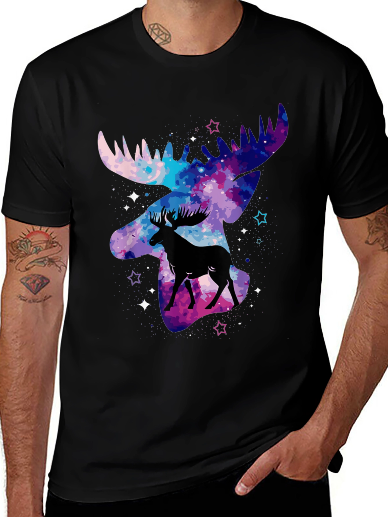 Camiseta Negra con Diseño de Alce Galáctico