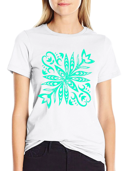 Camiseta Negra con Diseño Floral Turquesa