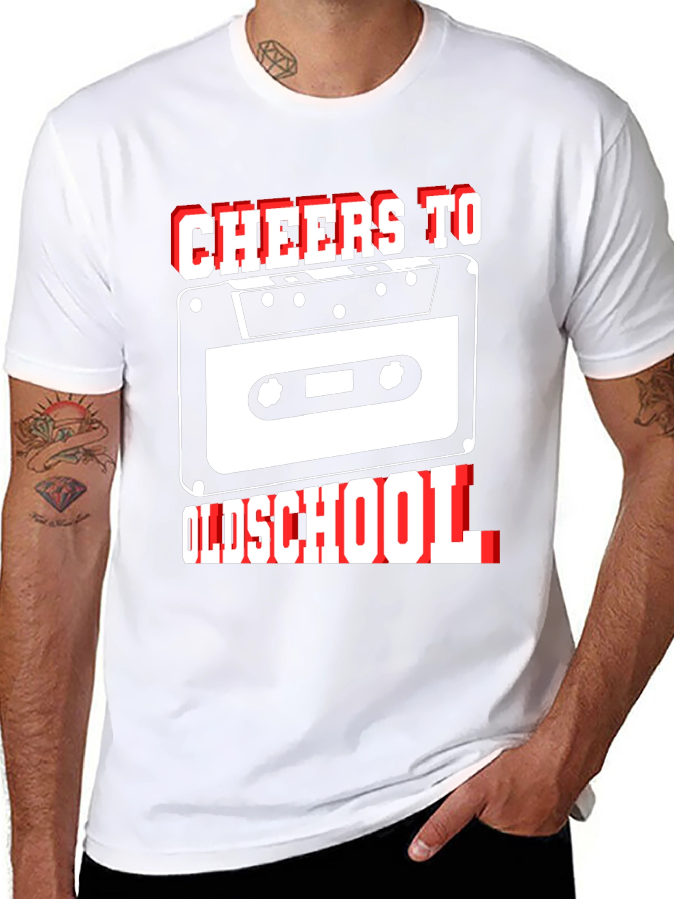Camiseta Negra Cheers To Oldschool con Diseño Retro Cassette