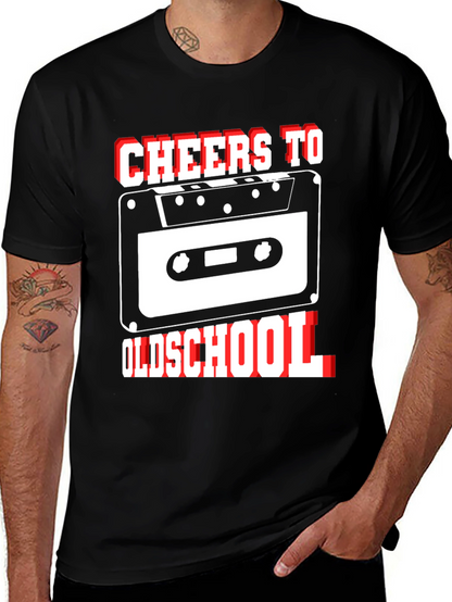 Camiseta Negra Cheers To Oldschool con Diseño Retro Cassette