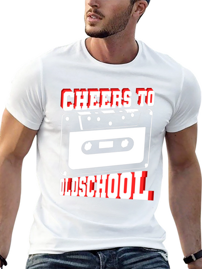 Camiseta Negra Cheers To Oldschool con Diseño Retro Cassette