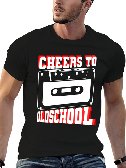 Camiseta Negra Cheers To Oldschool con Diseño Retro Cassette