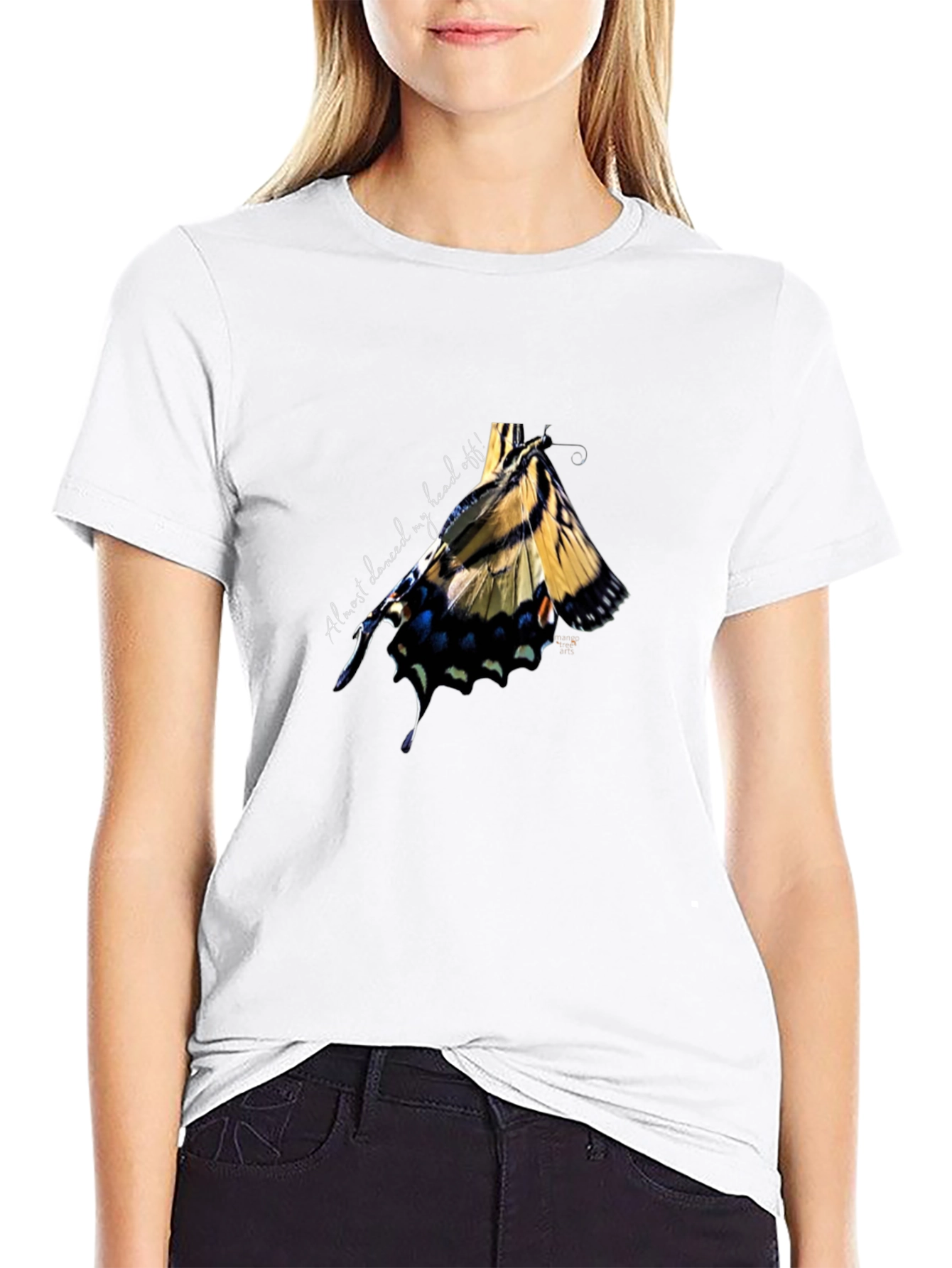 Camiseta Negra Estampado Mariposa Abstracta