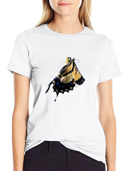 Camiseta Negra Estampado Mariposa Abstracta