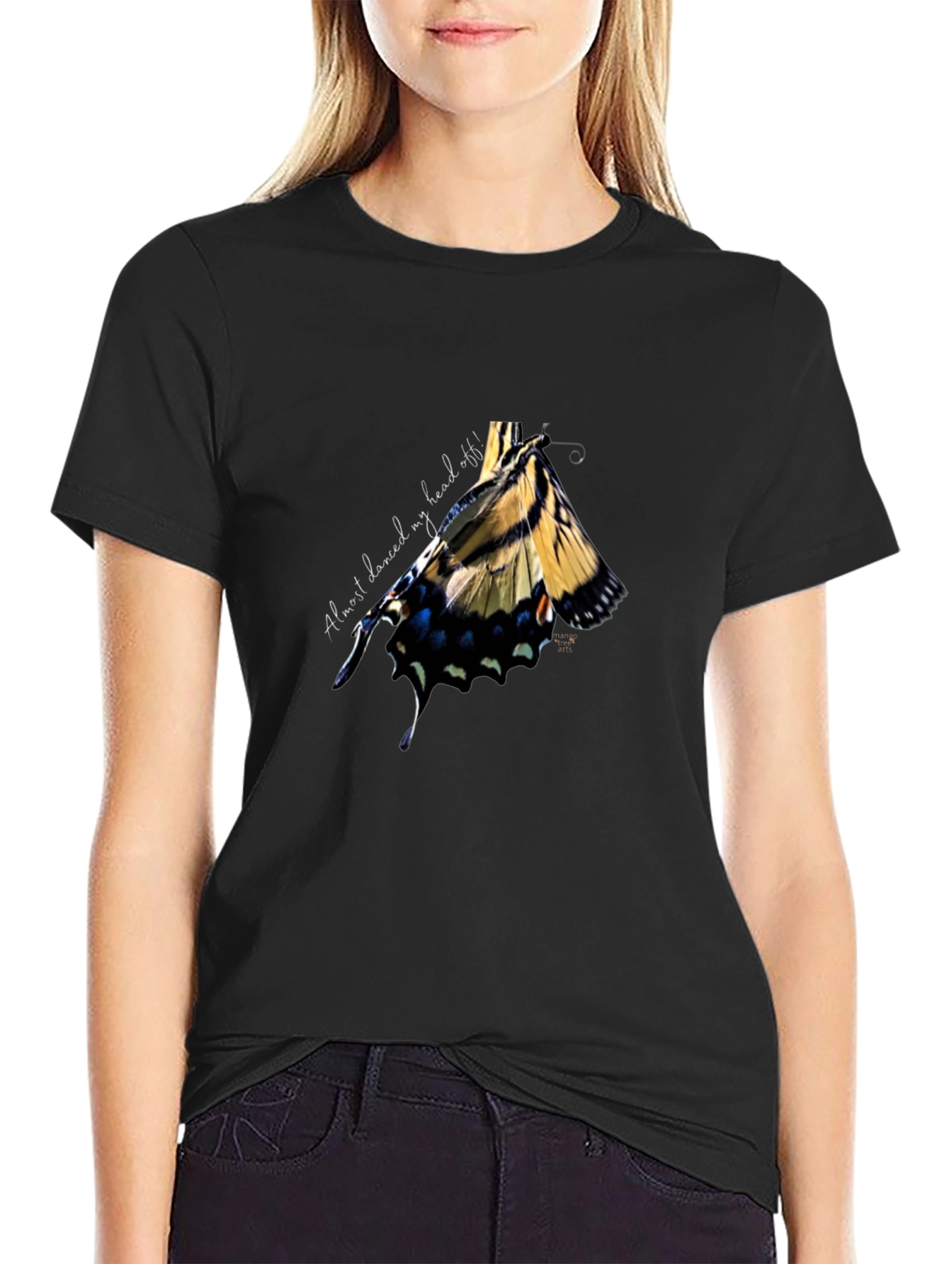 Camiseta Negra Estampado Mariposa Abstracta