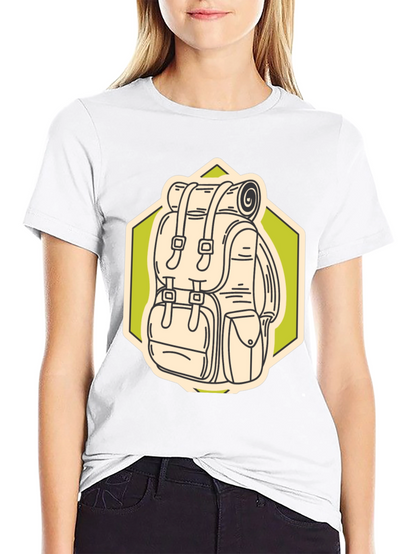 Camiseta Negra con Diseño de Mochila de Senderismo