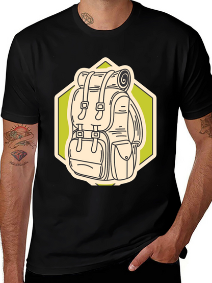 Camiseta Negra con Diseño de Mochila de Senderismo