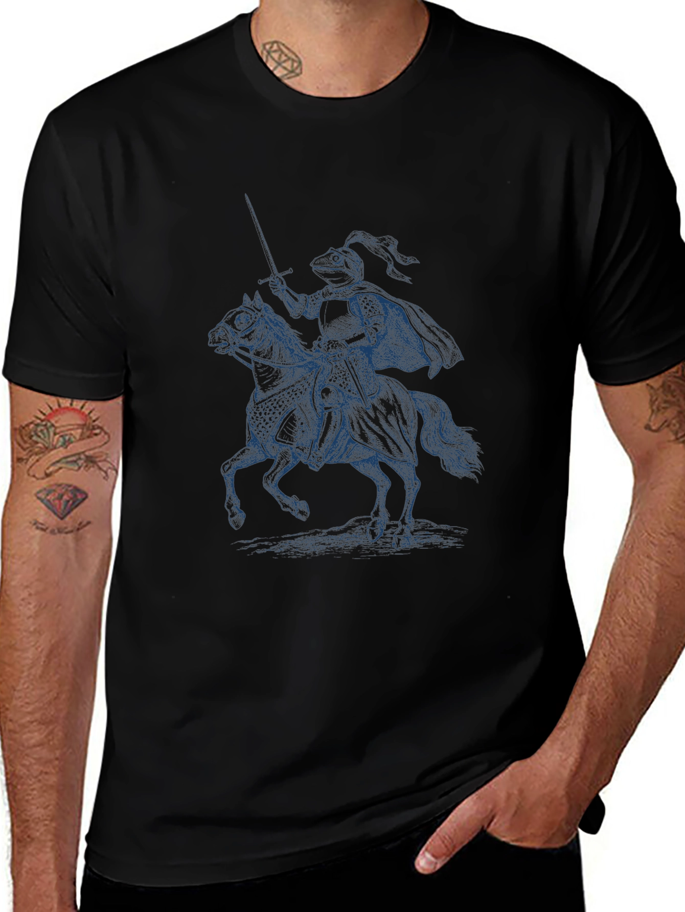 Camiseta Negra con Diseño de Caballero Medieval