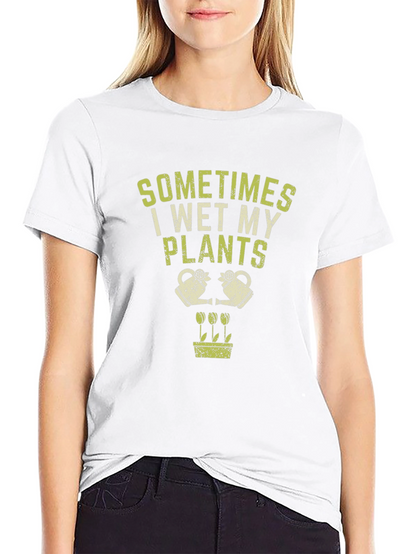 Camiseta Negra Sometimes I Wet My Plants