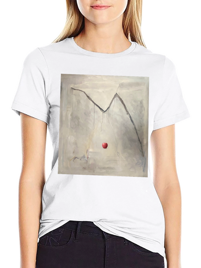 Camiseta Negra con Diseño de Manzana y Montaña Abstracta