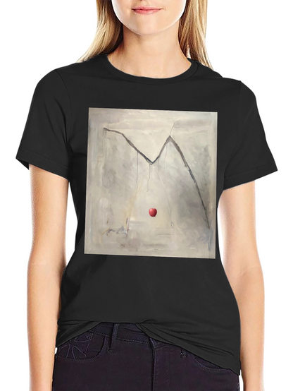 Camiseta Negra con Diseño de Manzana y Montaña Abstracta