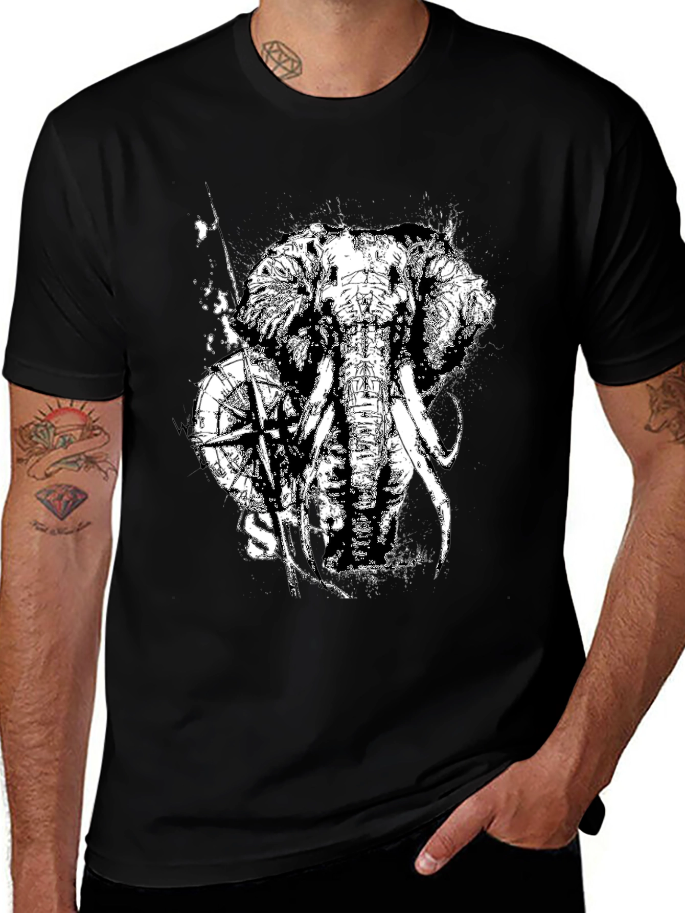 Camiseta Negra con Diseño de Elefante y Brújula
