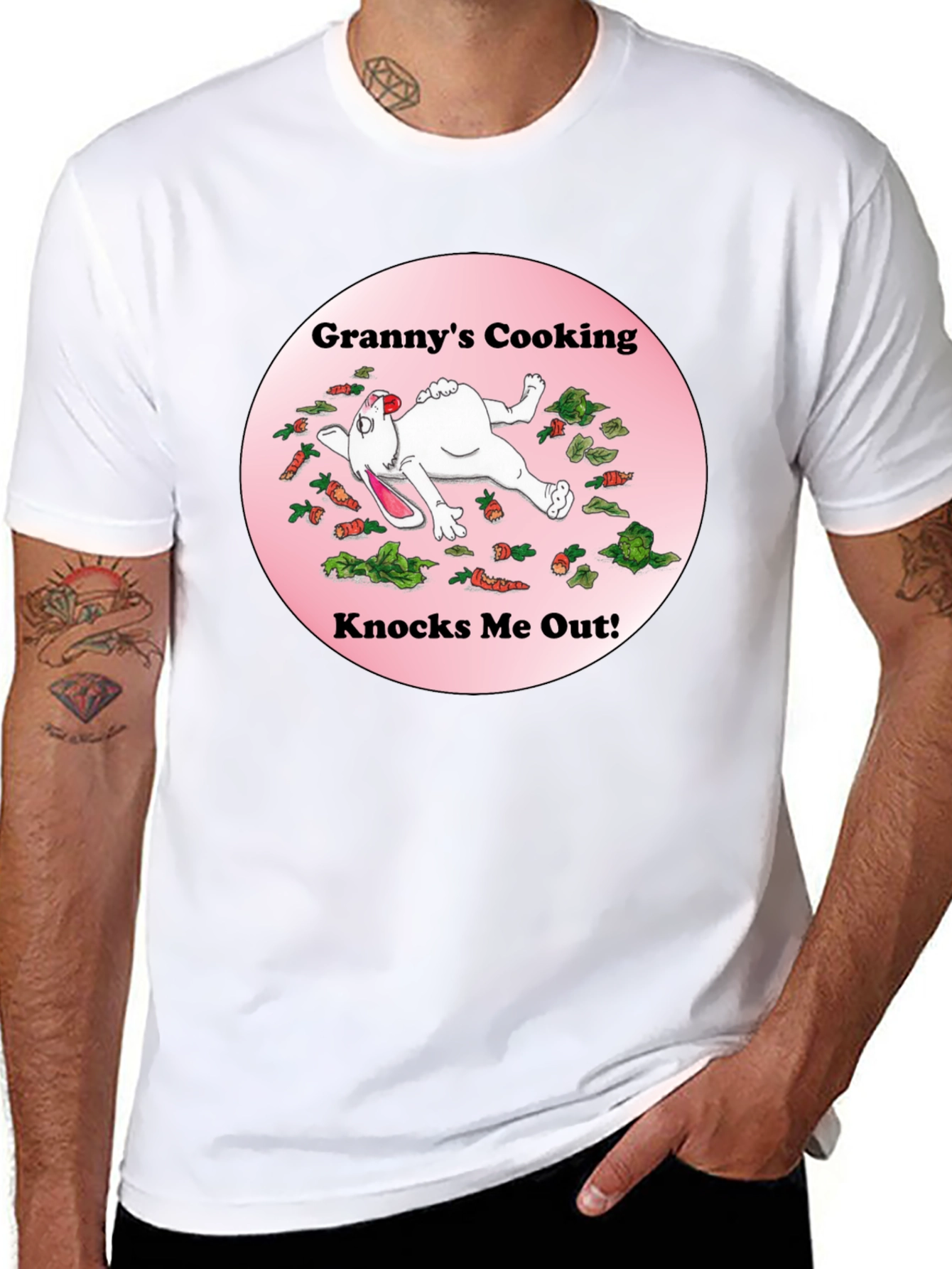 Camiseta Negra: Grannys Cooking Knocks Me Out!