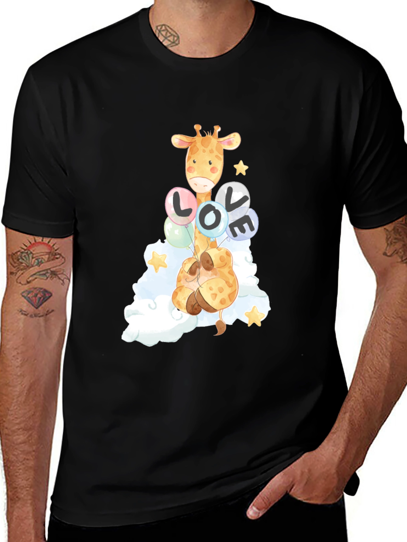 Camiseta Negra con Diseño de Jirafa y Globos LOVE