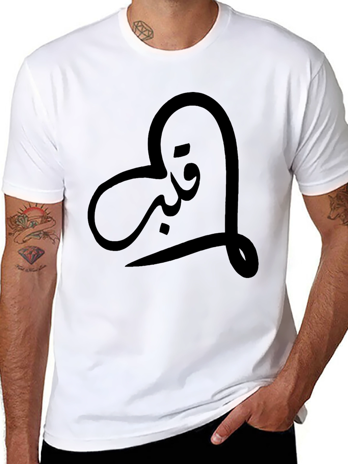 Camiseta Negra con Diseño Corazón Árabe