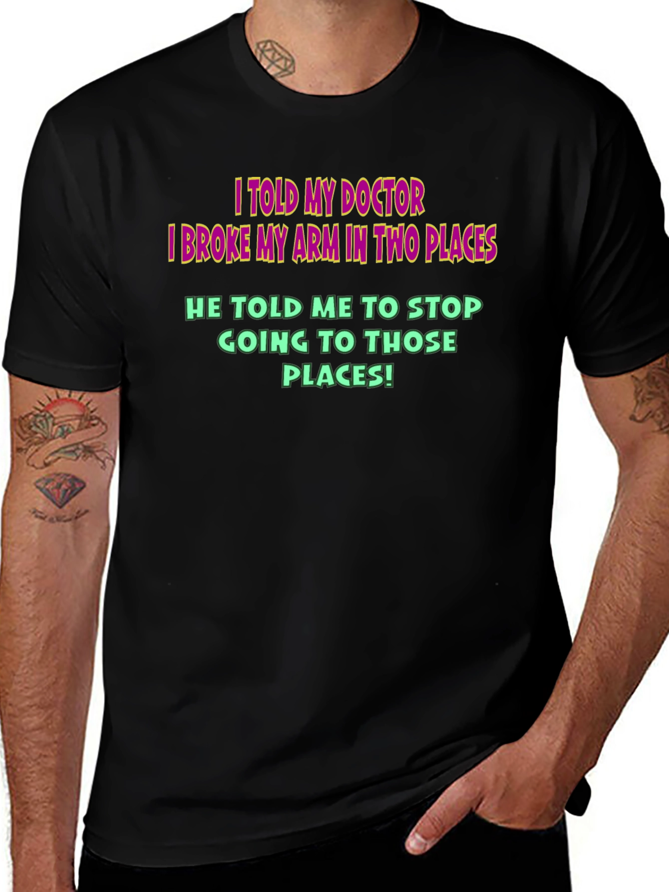 Camiseta Negra Humor Médico - ¡Brazo Roto!