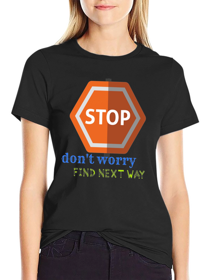 Camiseta Negra con Diseño Stop Worry