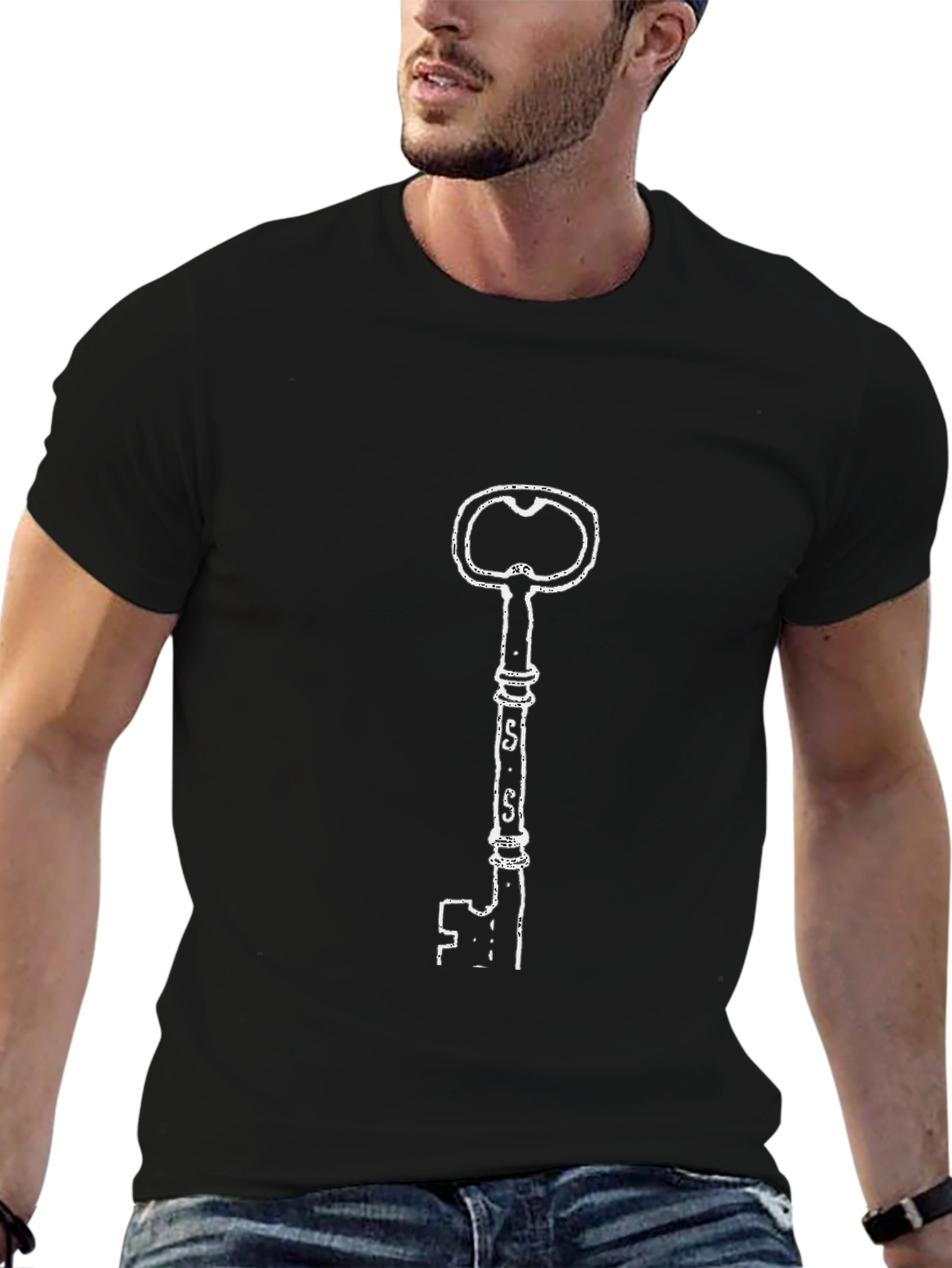 Camiseta Negra con Diseño de Llave Antigua