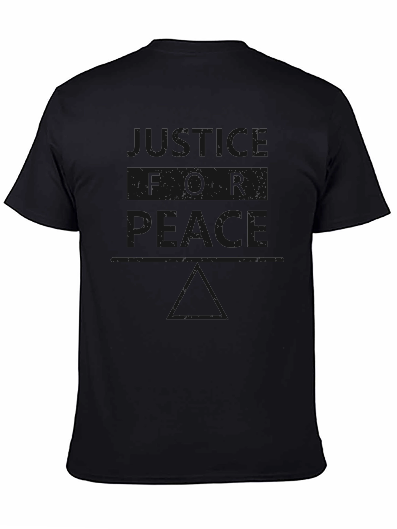 Camiseta Negra: Justicia y Paz en Equilibrio