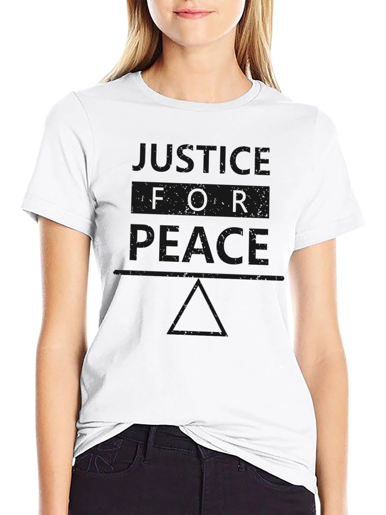 Camiseta Negra: Justicia y Paz en Equilibrio